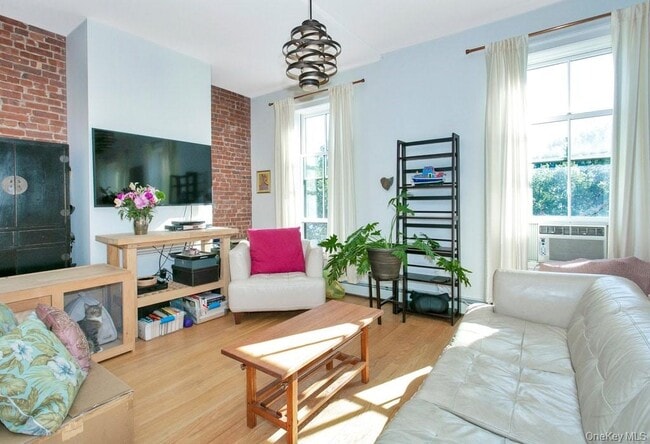 Photo - 71 S Broadway