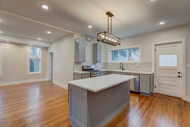 Photo - 5241 Lyman Ave