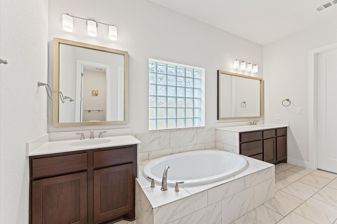 Photo - 21 Cassena Grove Pl