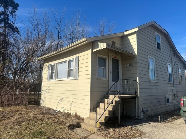 Building Photo - Awesome 2 bedroom house just outside Antioch!