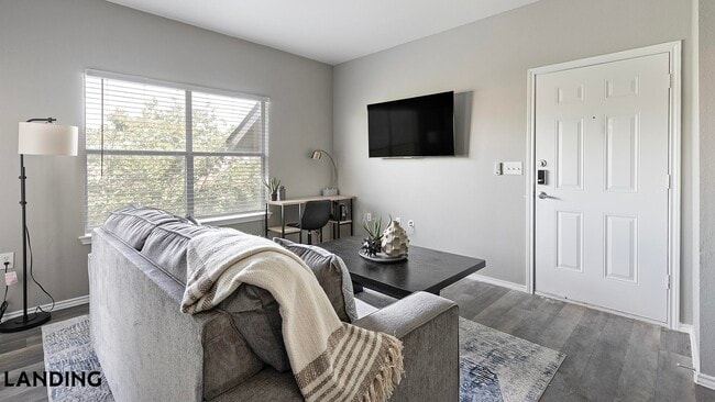 Photo - 6000 Randolph Blvd Unidad 38303