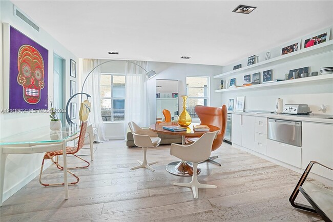 Building Photo - 1358 Pennsylvania Ave Unit 107