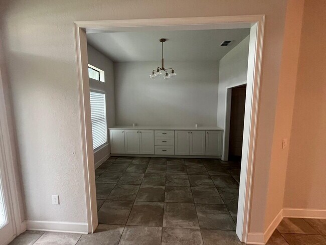 Photo - "Spacious 4-Bedroom Home in Mulberry's Heritage Park - 2 Full Baths & 2,211 Sq. Ft. of Comfort!"