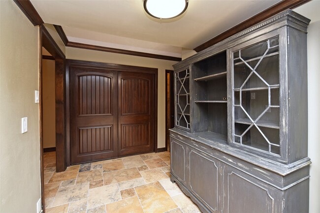 Photo - 2802 S Doral Dr