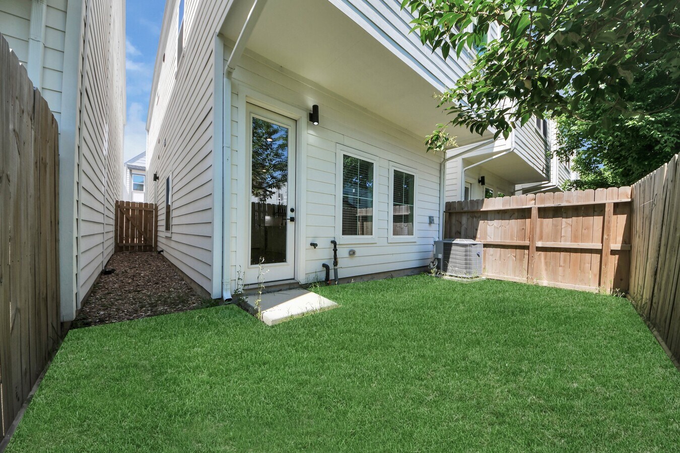 Photo - 318 Neyland St