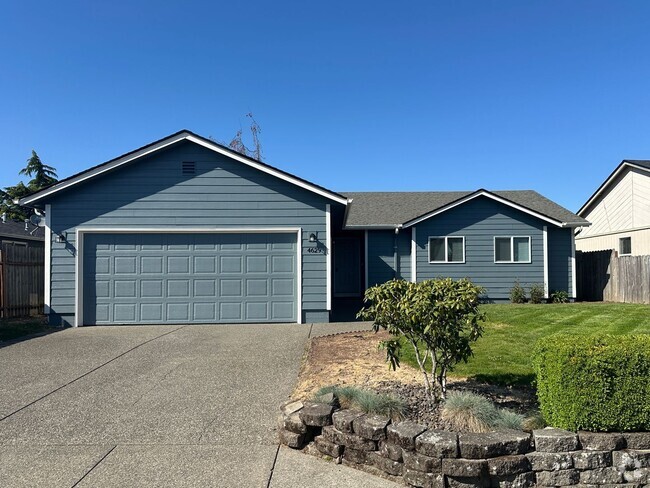 Building Photo - Three Bedroom Home in SE Salem with New Ap...