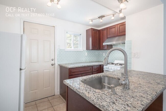 Photo - 2214 Latona St