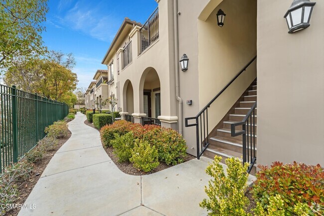 Building Photo - 453 Country Club Dr Unit 201 Rental