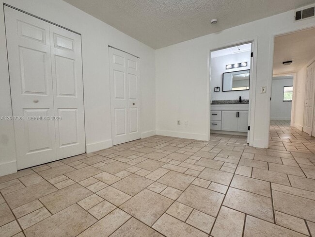 Photo - 725 Northlake Blvd Unidad 4