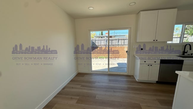 Photo - 4854 Barstow St