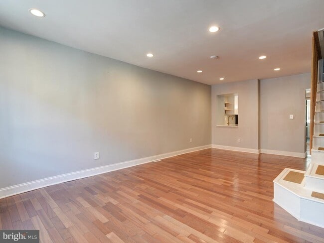 Photo - 3258 Livingston St