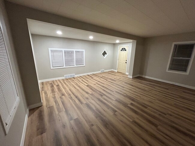 Entryway - 611 S Hawthorne Ave Unit A