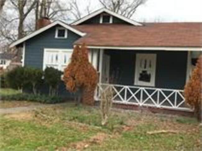 Photo - 105 Cherry St SW