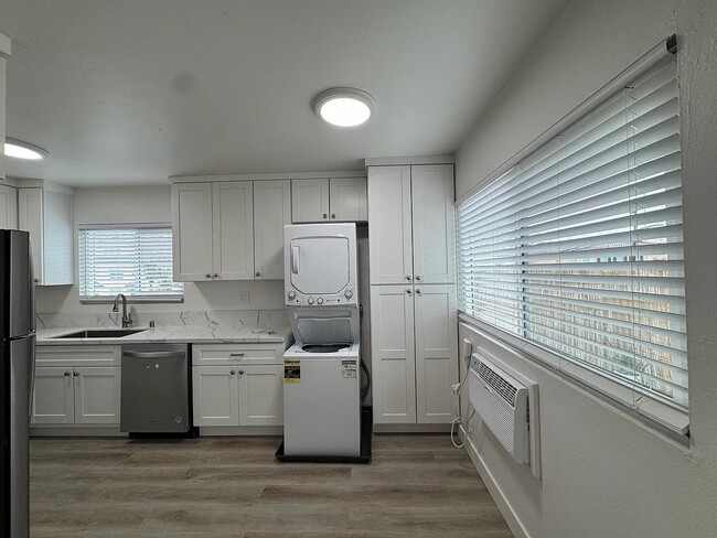 Photo - Hurlbut Unit 8564