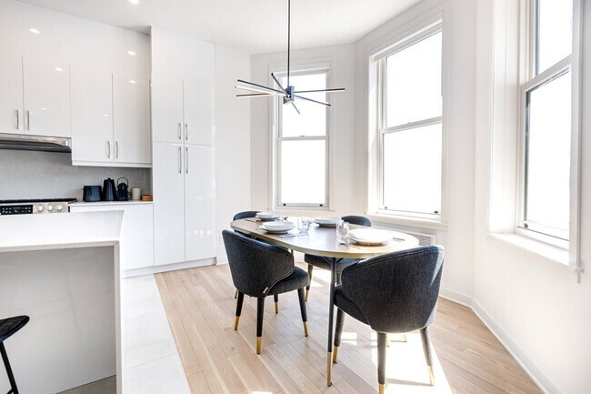 Photo - 4290 Rue Hutchison Unit FL2-ID1254775P