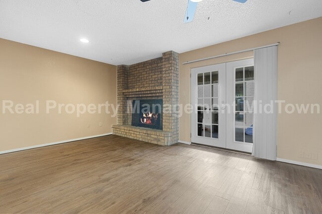 Photo - Spacious 2-Bedroom Duplex in South Fort Wo...