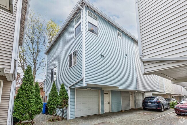 Building Photo - 8522 Midvale Ave N Rental