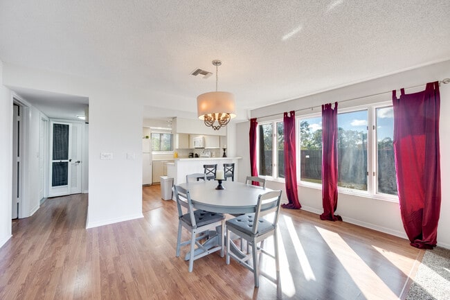 Building Photo - 1645 Spoonbill Ln Unit C