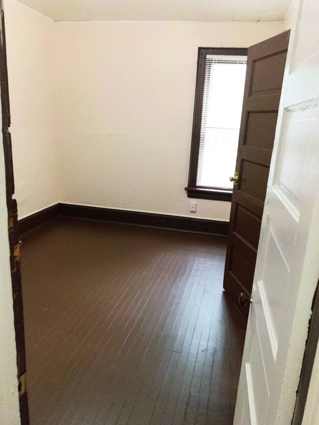 Photo - Single family home has 4 bedrooms.