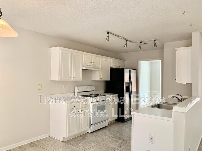 Photo - 485 Chippenham Ct