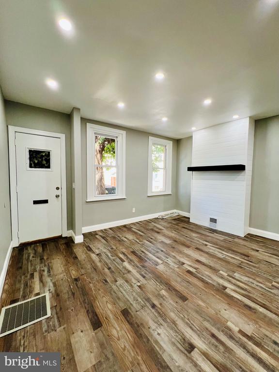 Building Photo - 4311 N Hicks St