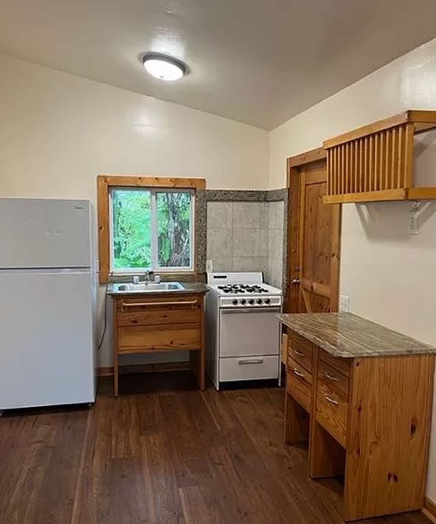 Photo - 11 -3157 Alaula St