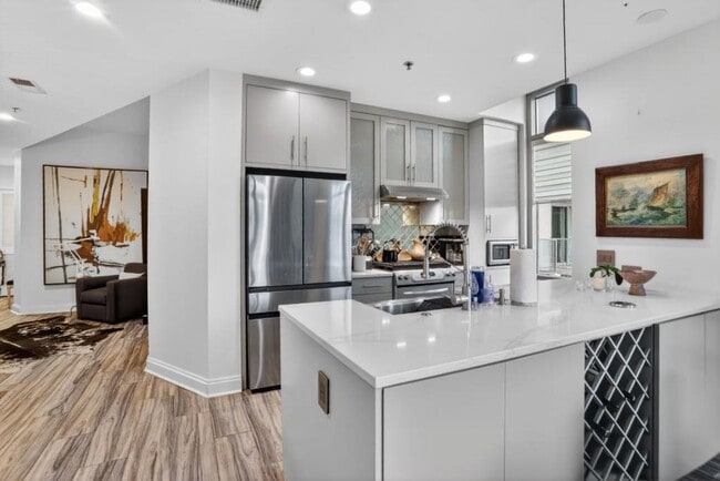 Photo - 905 Juniper St NE Unit 403