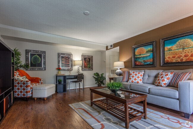 2 BR, 1 BA - 908 SF