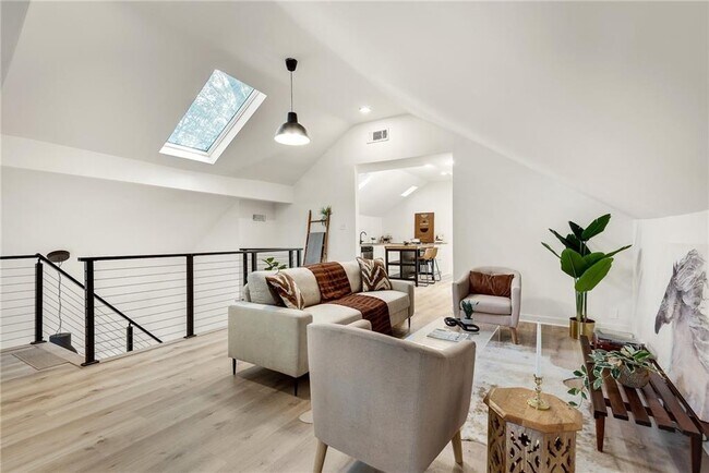 Photo - 901 Argonne Ave NE Unit B