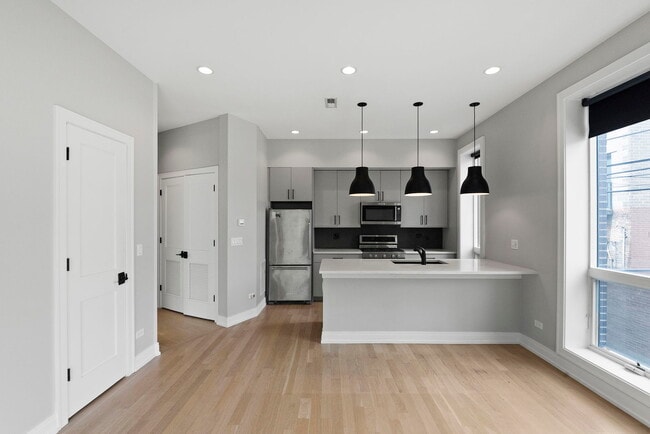 Photo - 1050 W Cornelia Ave Unidad 402 Rental