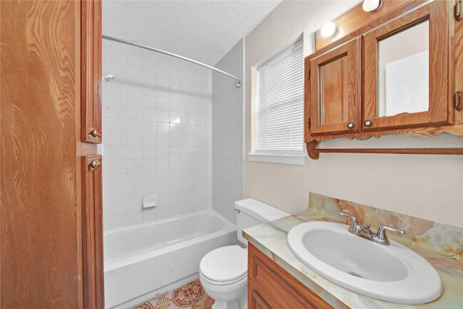 Photo - 737 E Brown Ln