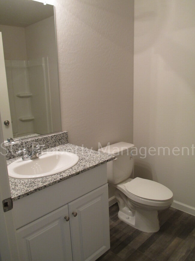 Photo - 1053 Greyhawk Loop