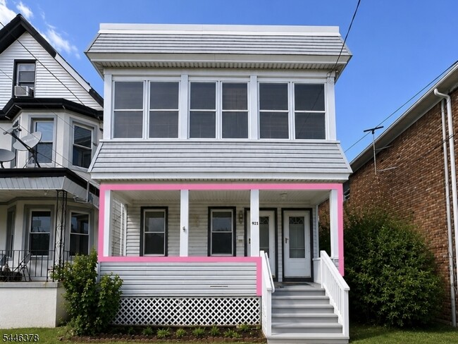 Building Photo - 921 South St Unit 1