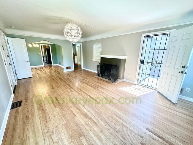 Photo - Huge 4 Bedroom 2 Bath House across from Rose City Golf Course