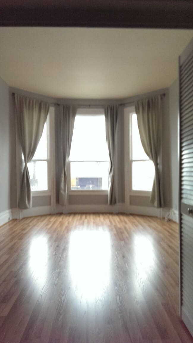 Building Photo - 374 2nd Ave Unit 374 Rental