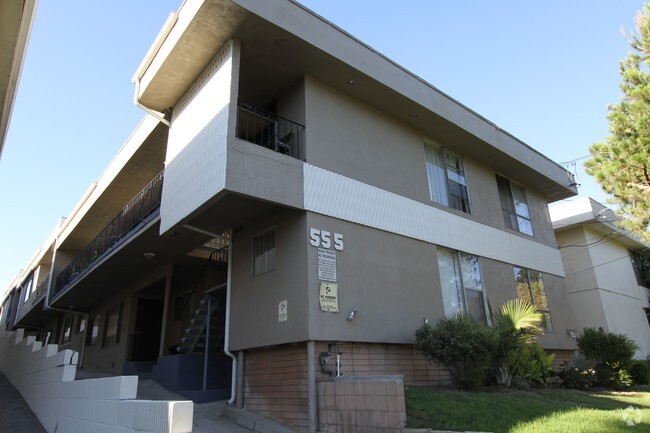 Hazel Front Bldg - 555 Hazel Apartments