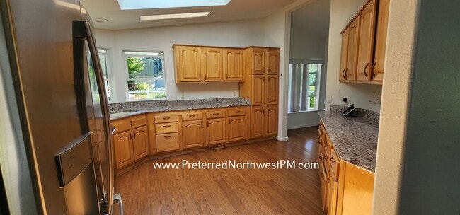 Photo - Lovely Home on the McKenzie River!
