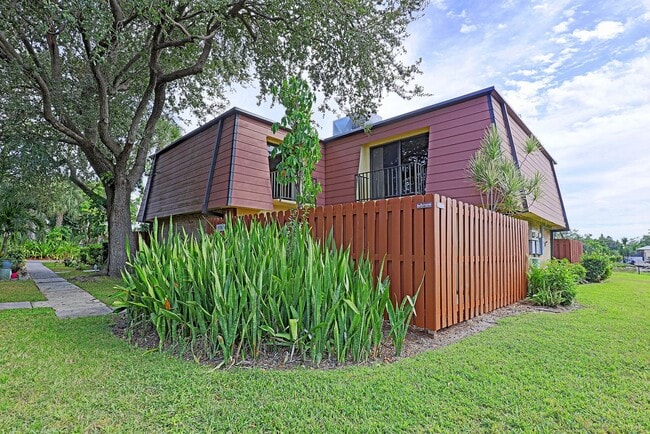 Building Photo - Parkwoods 1570-3 Unit 1570 Park Meadws Drive, 3