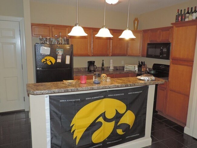 Photo - $2000 | 3 Bedroom, 2 Bathroom Condo | No P...