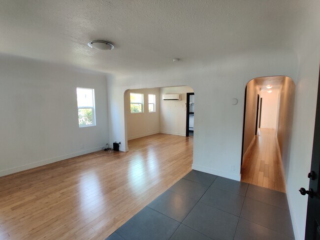 Photo - 860 N Fuller Ave Unidad 860