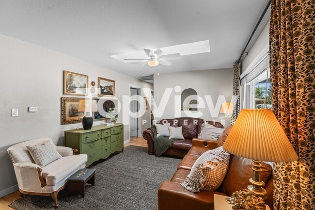 Photo - 221 Everett Dr