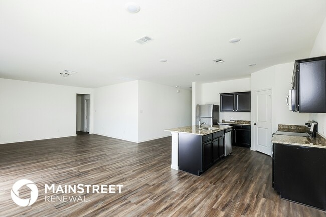 Photo - 525 Canoe Way