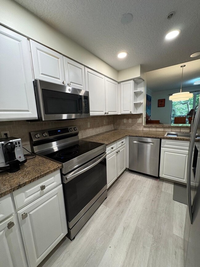 Building Photo - 2018 Alta Meadows Ln