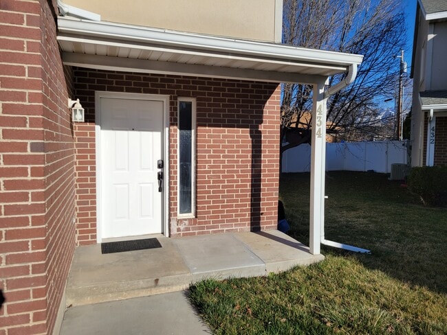 Photo - 434 Penney Ave S