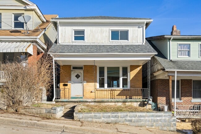 Building Photo - Completely Renovated 3 Bed/1 Bath Home - C...