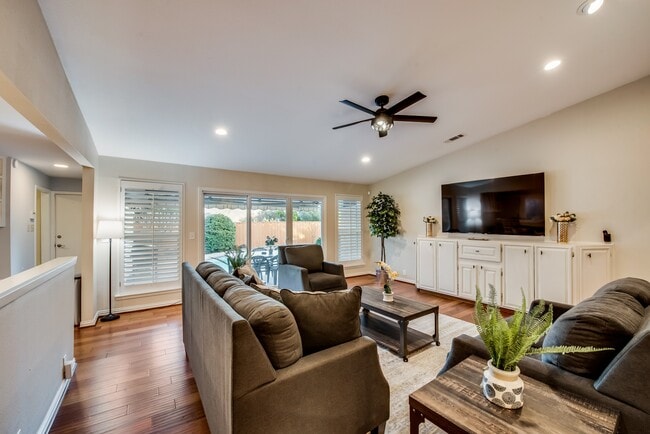 Photo - 8810 Vista Oaks Cir