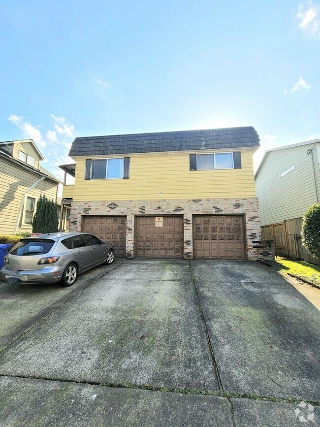 Building Photo - 1178 SE Pershing St Rental