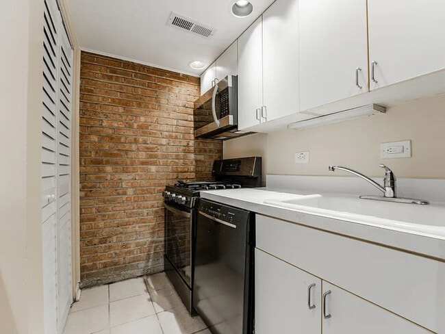 Photo - 713 W Diversey Pkwy Unit #7