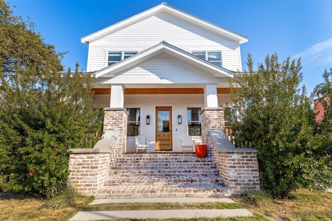 Photo - 709 E 13th St