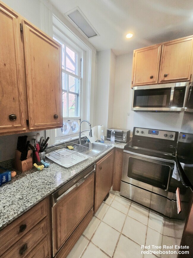 Photo - 429 Marlborough St Unidad 2